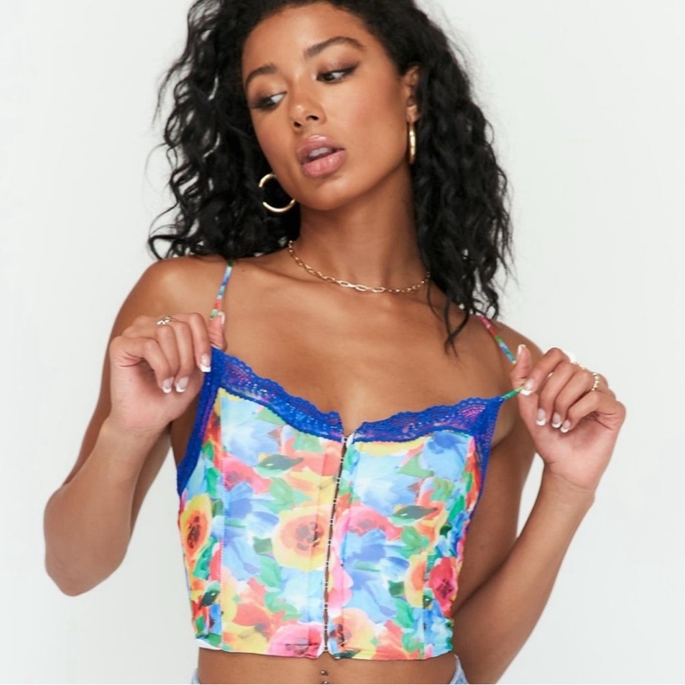 Princess Polly Magnolia Crop Top Blue
Floral Size 8 NWT